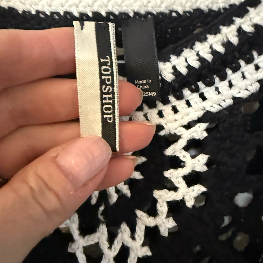 ❤️Topshop Black & White Crochet Top Size Small❤️ - Picture 2 of 6